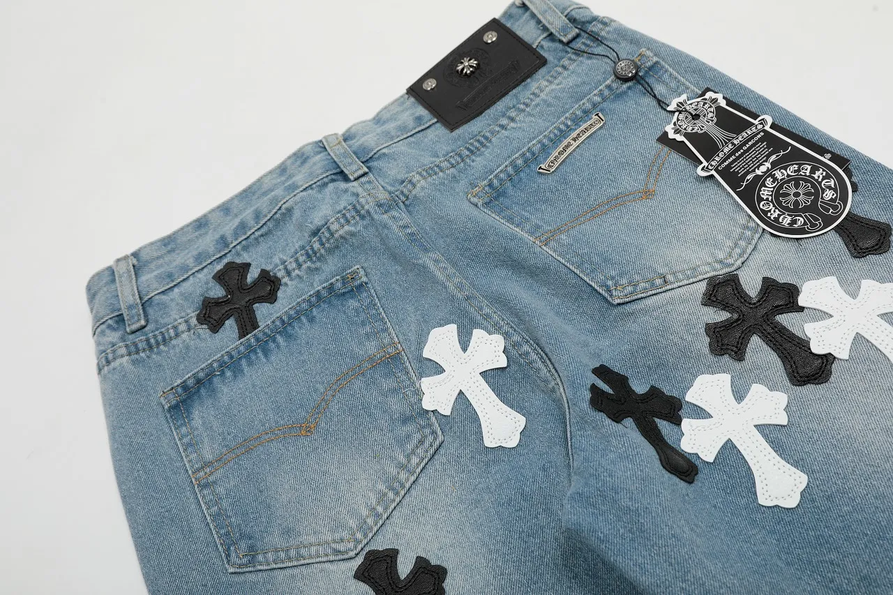 KE971#P240 The only correct leather label version on the market Chrome Hearts CH Cross embroidery distressed jeans Top ceiling quality 100% correct version The correct version is here!  Believe me this must be the best quality you will ever come across! ! Excellent value for money! !  Styles with different washes and textures are very friendly to people with thin legs and thick legs. The straight version is very flattering to the shape of the legs. The moderate length is timeless and easy to match. It is the basis of various styles and a must-have in the wardrobe! ! Add a little stacking to easily control this year's popular clean fit fabric. The fabric is stiff but the upper body is soft without losing texture. The sides and cuffs of some styles have a bone-wash effect. It's really hard not to love it! The outfit effect is immediate! ✅Correctly customize the Croxin metal leather label on the back panel. It is not sold directly with the cross on the finished jeans. 1:1 copying strives for excellence and the details are perfectly grasped. ✅The cross leather label is clear and smooth. Exquisite turning top craftsmanship. ✅Buttons, zippers and hardware are all customized versions of the Croxin LOGO. ✅High-cost washing process. Size: 28 30 32 34 36 (5 sizes)